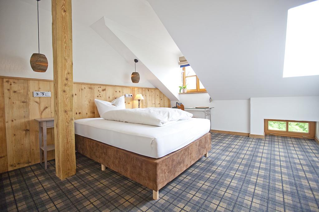 Die Post Landgasthof Aufkirchen Berg am Starnberger See Rum bild
