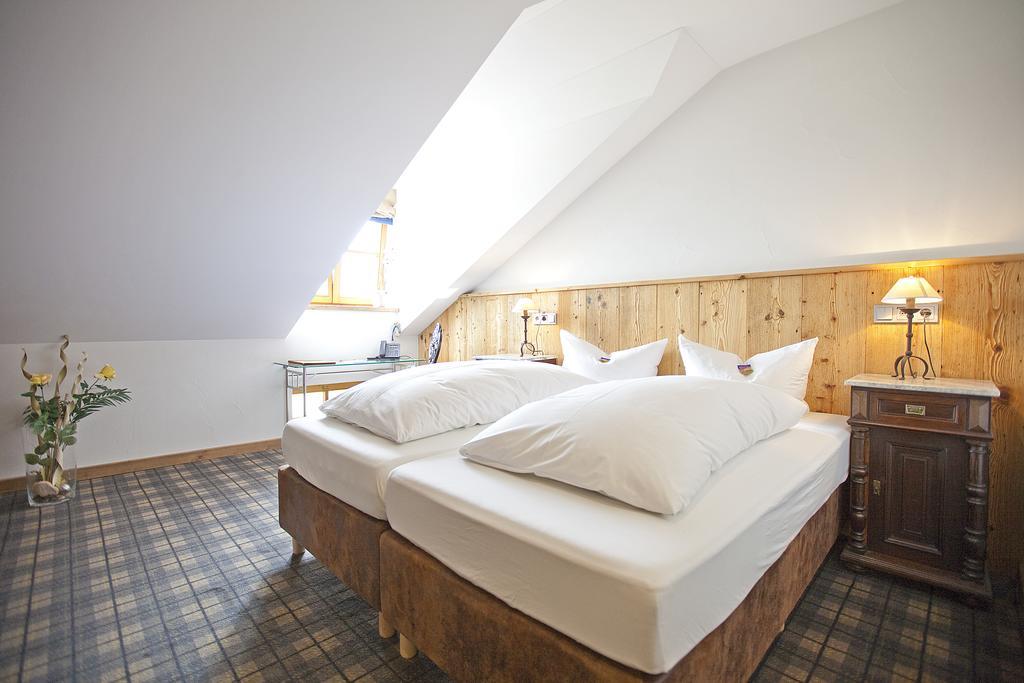 Die Post Landgasthof Aufkirchen Berg am Starnberger See Rum bild